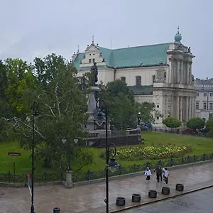 https://top-place_unique-royal-route-view_4-bedrooms_6beds.warsawhotelspoland.com